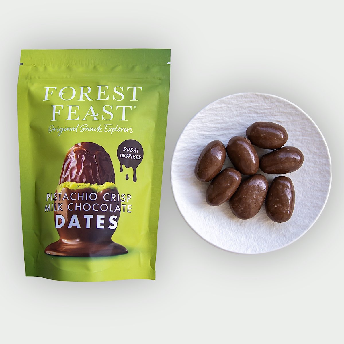 Daktyle w chrupiącej mlecznej czekoladzie z pistacjami